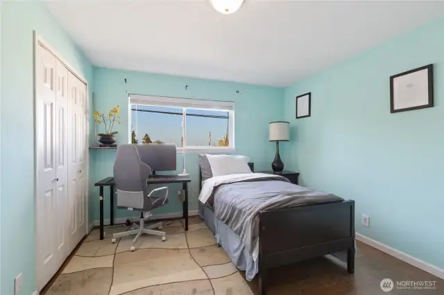 2nd bedroom