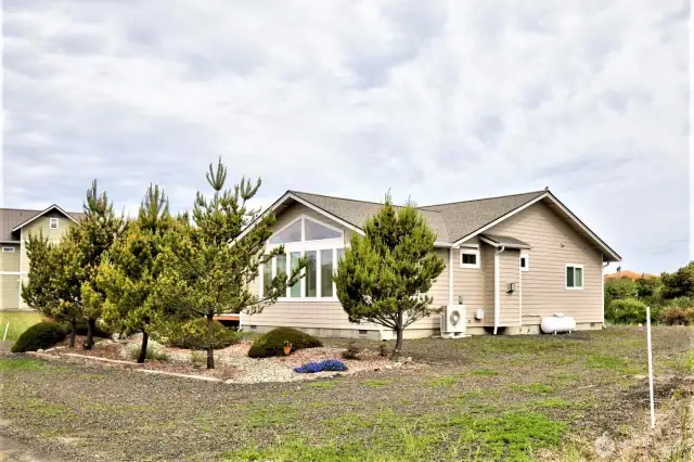 What a location. Only yards from the walking access to the beach.