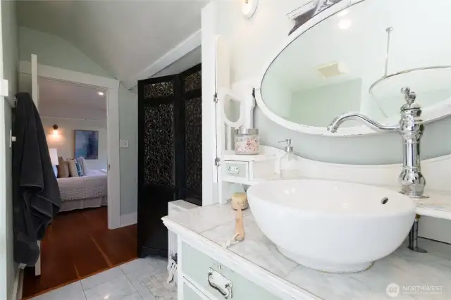 In the main bath, you're immersed in a space that beckons from another era. Hints of history, with all the function of modernity.