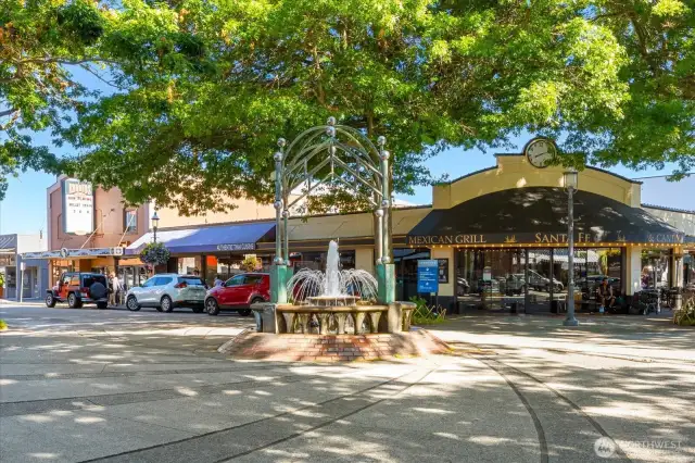 Nearby shops and restaurants