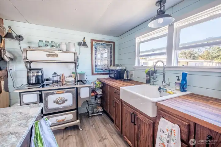 Kitchen with large sink and cool stove/oven