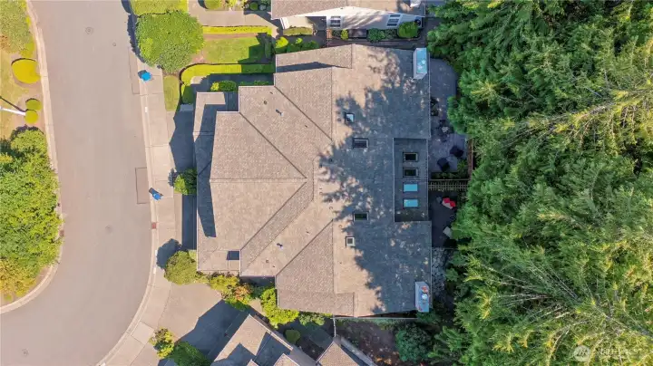 Amazing townhome in Mill Creek and not rarley do homes come available in this community.