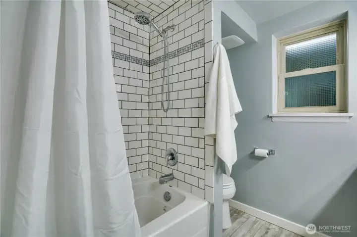 Picture it: a warm soak, clean lines, and stylish new touches that make every moment feel a little more luxe.