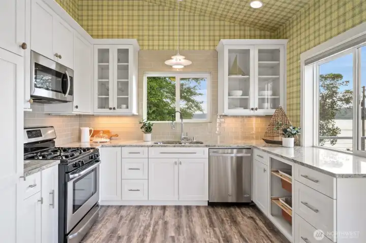 Beautiful Kitchen with High End Cabinetry & Countertops.