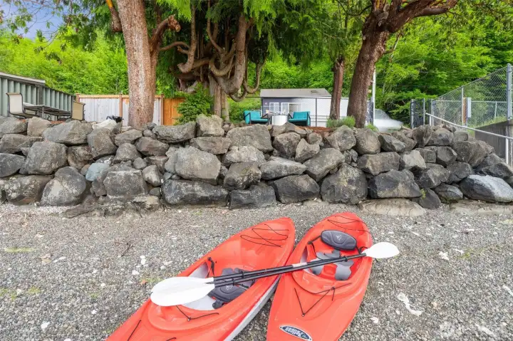 Well Constructed Bulkhead in Great Condition!