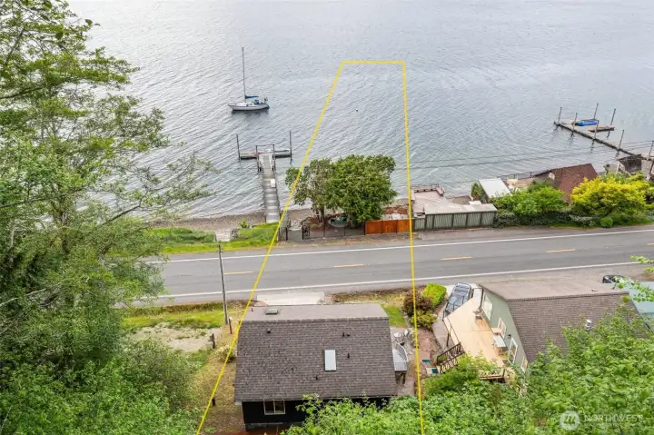 DOCK IS NOT A PART OF THIS HOME!!