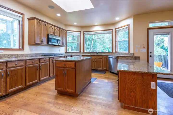 Kitchen facing west built-in cook top