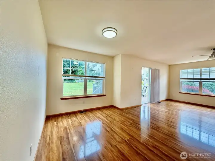 Hardwood floors thoughout