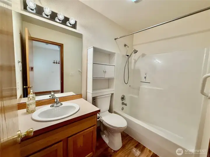 2nd bathroom