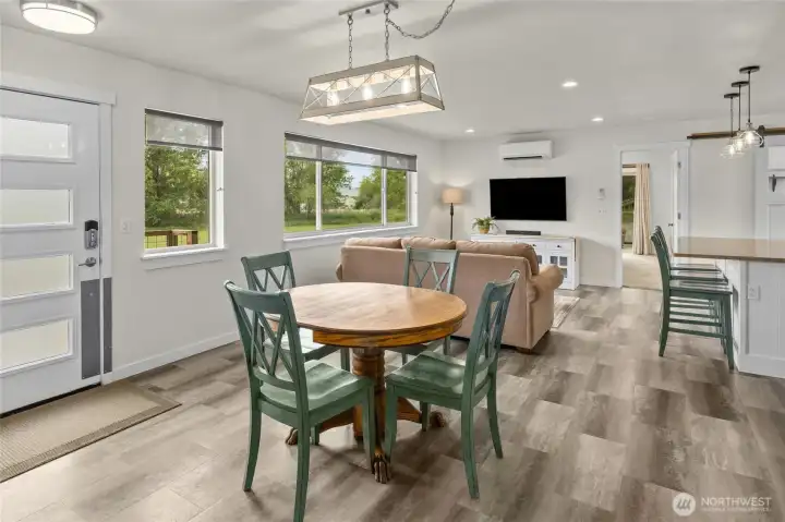 Nice size dining area - perfect for dinners or gathering for game night! Nice size dining area - perfect for dinners or gathering for game night!
