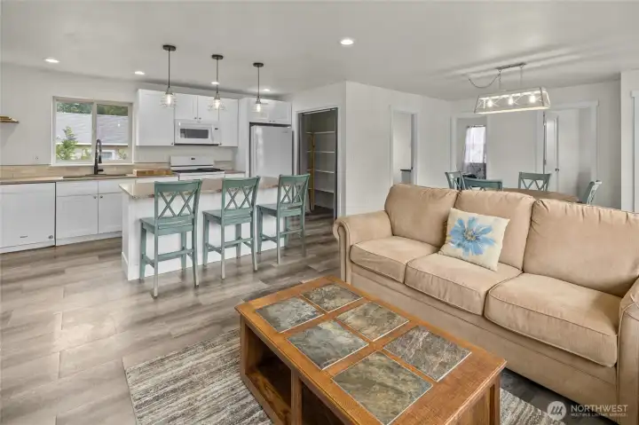 Nice open floorplan Nice open floorplan