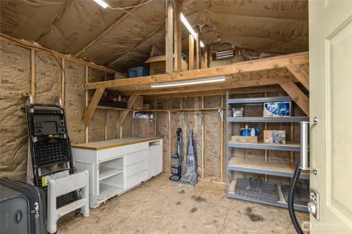 Plenty of space for a workshop or storage Plenty of space for a workshop or storage