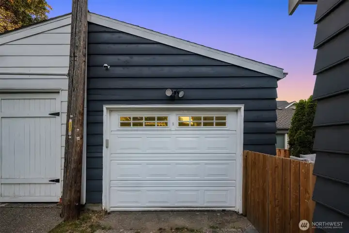 Separate, full size 1 car garage. Separate, full size 1 car garage.