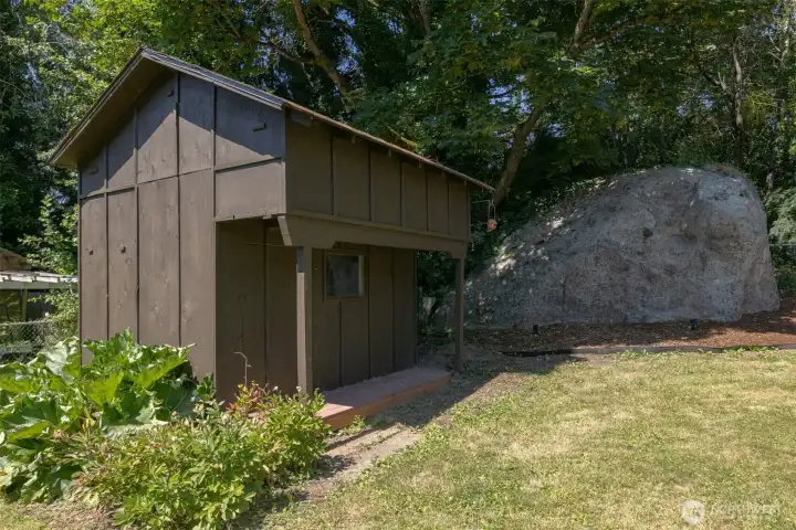 Glacier Rock and Bonus Powered Storage Area Glacier Rock and Bonus Powered Storage Area