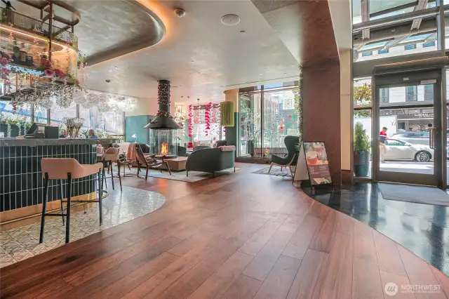 We're back in the lobby,  looking back to the street, where valet parking is available for guests. Shown here is the Rosebay lounge. Great sips and apps here!