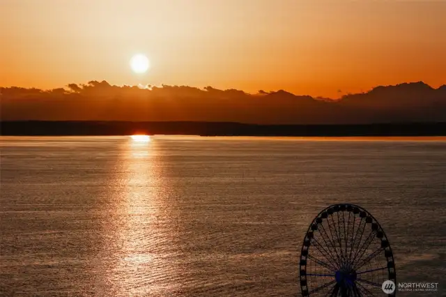 Wrap up the day with a drink on the rooftop deck.
