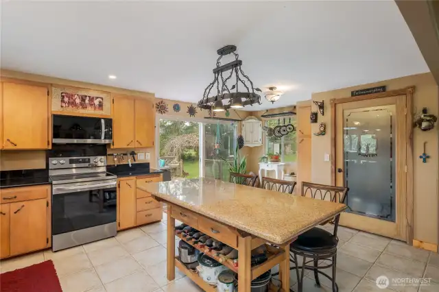 Granite countertops  Walk In Pantry