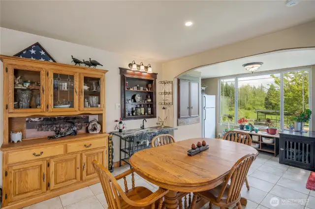 Dining Room w/wet bar