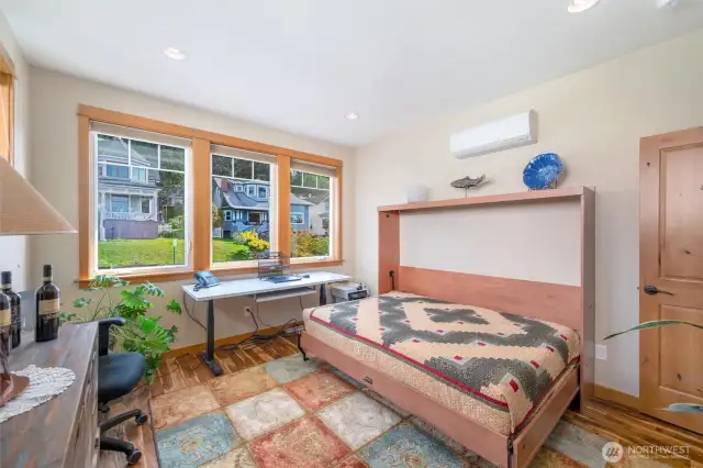 Spare Bedroom has a murphy bed