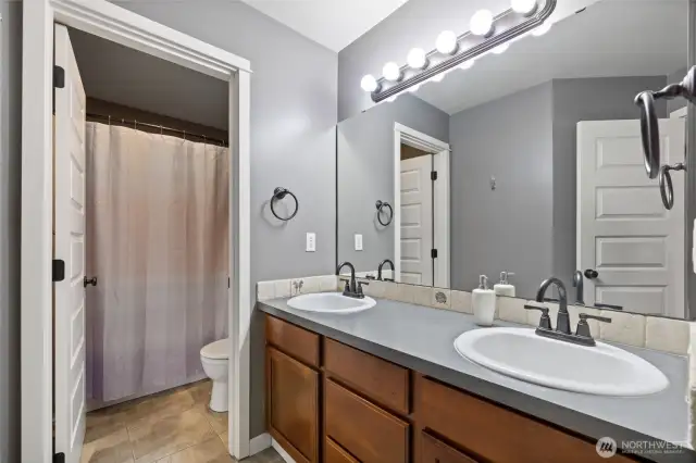 Full bath upstairs
