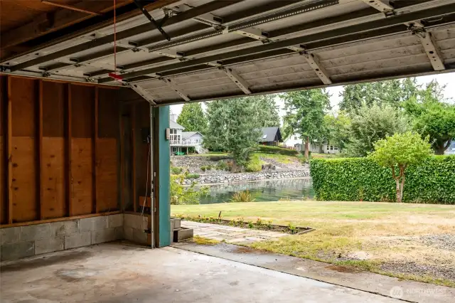 Even the garage has a water view!