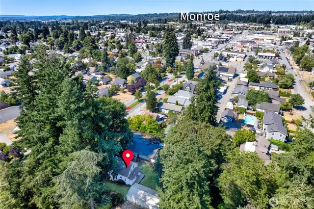 Located on Lewis, 5 min Walk to the Skykomish River or Downtown Monroe