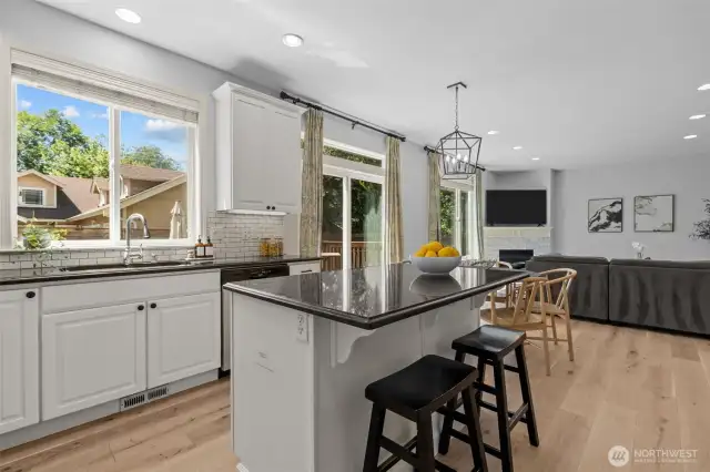 Kitchen w/ Island