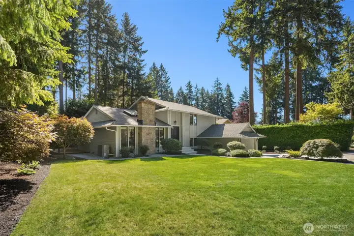 Newer Roof, newer water heater, heat pump & A/C.  Great location close to schools, downtown Redmond, and easy access to 520 & Microsoft!