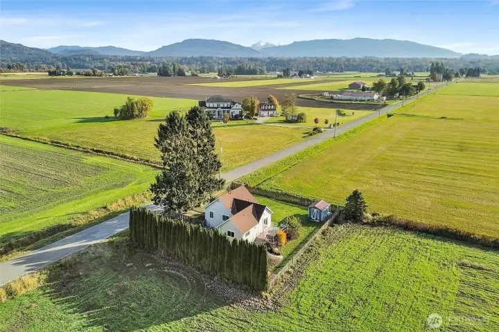 Surrounded by farm fields with amazing views of Mount Baker and the Islands