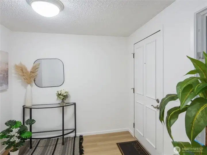 Welcoming entry area with ample space!