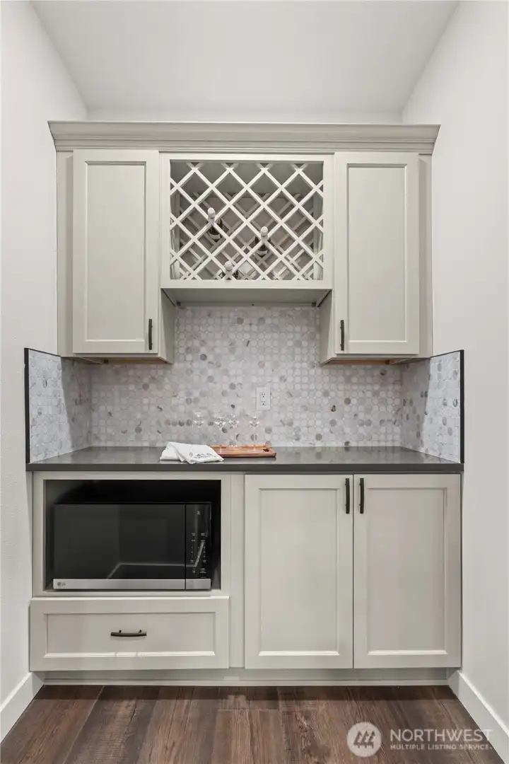 Butler's Pantry w/Microwave, Wine Storage and more!