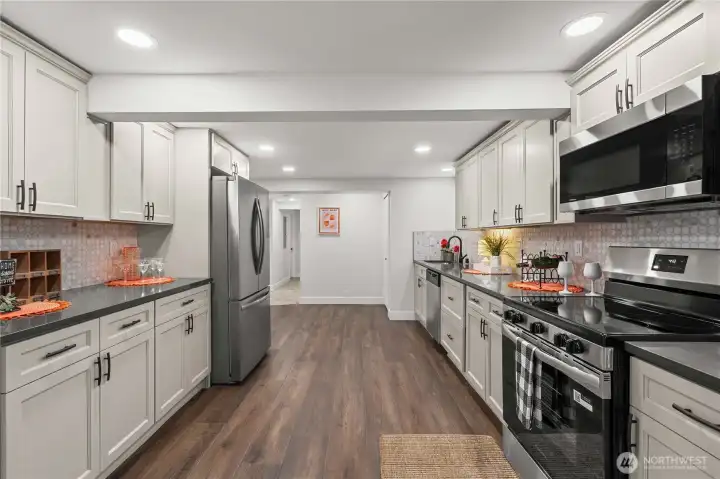 Large Kitchen w/New Cabinets and Full Custom Tile Backsplash and Stainless Appliances.