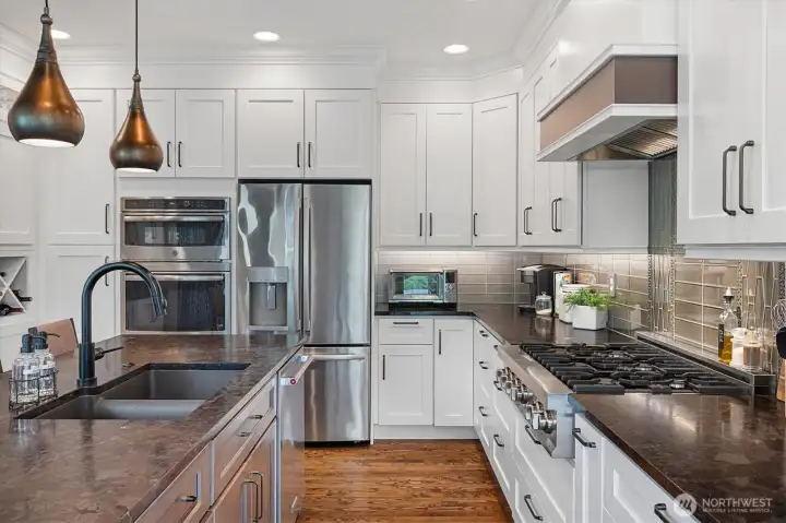 High end everything!  ZLine 6 burner and custom hood!
