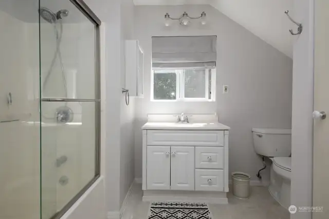 Apartment - Full bathroom.