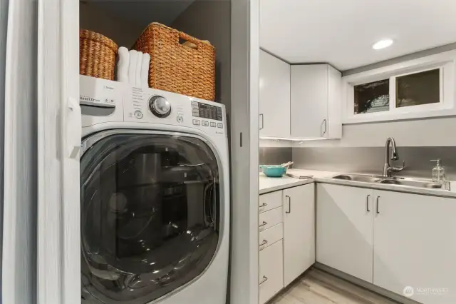 Washer/Dryer on Lower Level as well.