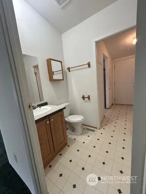 2nd Bath connecting to Laundry and hallway