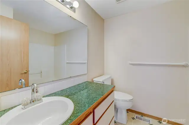Unit B. Main Bathroom. Now have a new floors