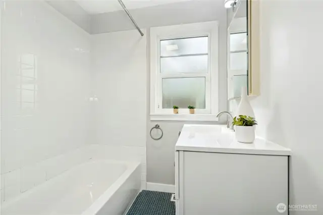 Main floor full bathroom