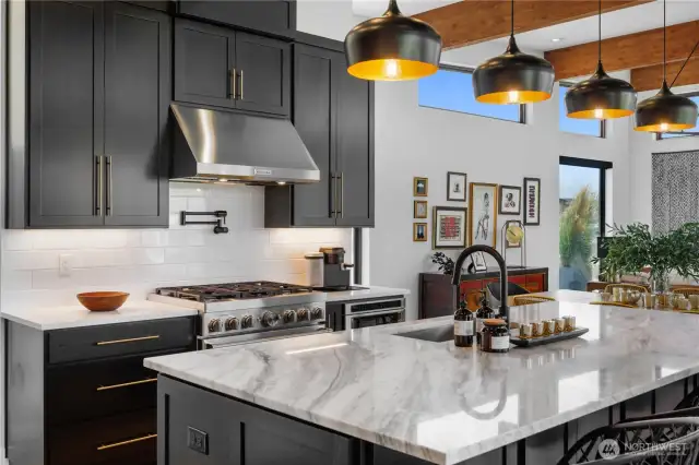 Slow stop cabinets and Granite countertops.