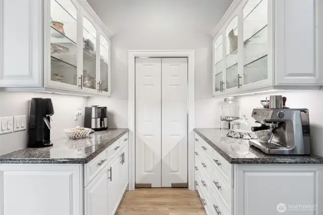 Butler Pantry between gourmet kitchen and Large formal dining