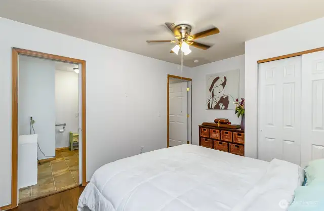 Apartment Suite bedroom- #4: Lower level