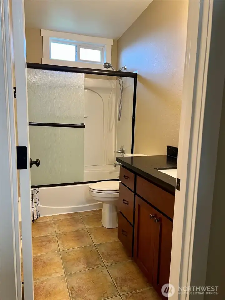 Full bathroom unit 142