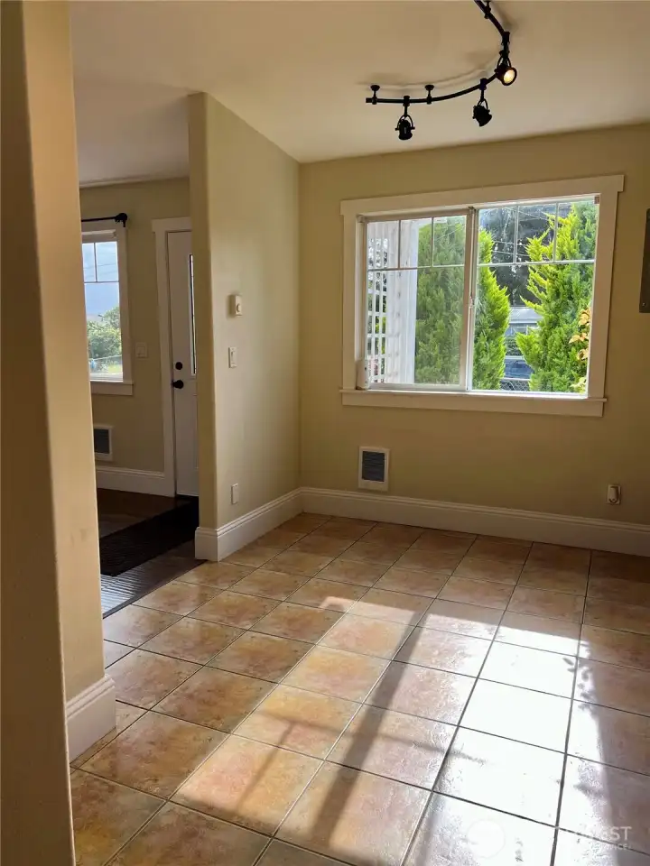 Unit 140 bright kitchen
