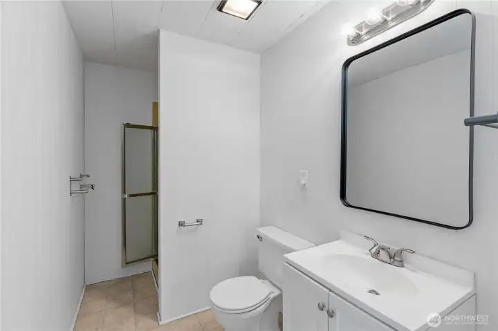 Upstairs Jack and Jill 3/4 bath