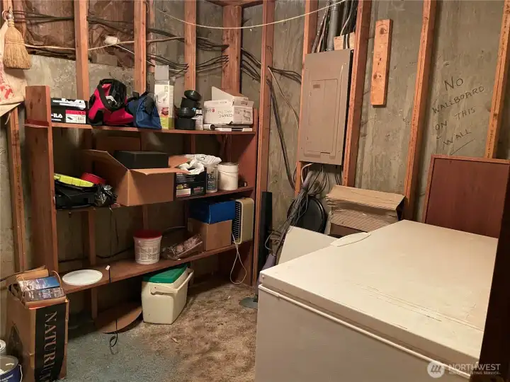 EDownstaris Extra utility room