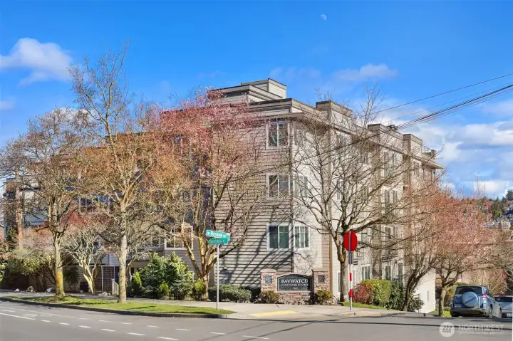 Tucked in a quiet nook of Magnolia with the Elliott Bay Trail running right nearby for easy connection to downtown, Queen Anne, and the stadiums.