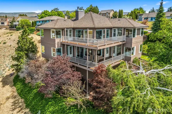 Several outdoor living areas with VIEWS!