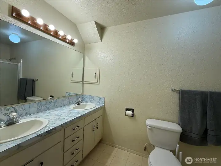 Lower level 3/4 bathroom