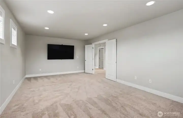 Bonus room view without virtual staging, you just need to see how large this room is.