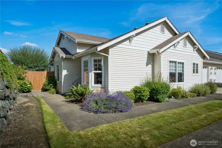 Welcome to 5835 54th St W in the gated Pemberton Creek community in the heart of University Place.